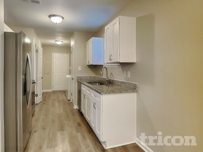 Foto del edificio - 213 Walnut Crest Dr