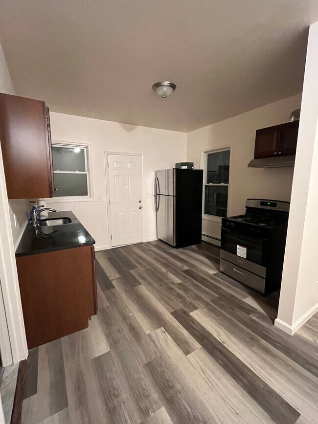 Foto del edificio - 144 N Clinton St