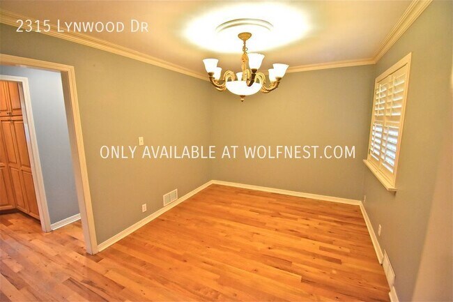 Building Photo - Stunning 4 Bedroom Country Club Home! No D...