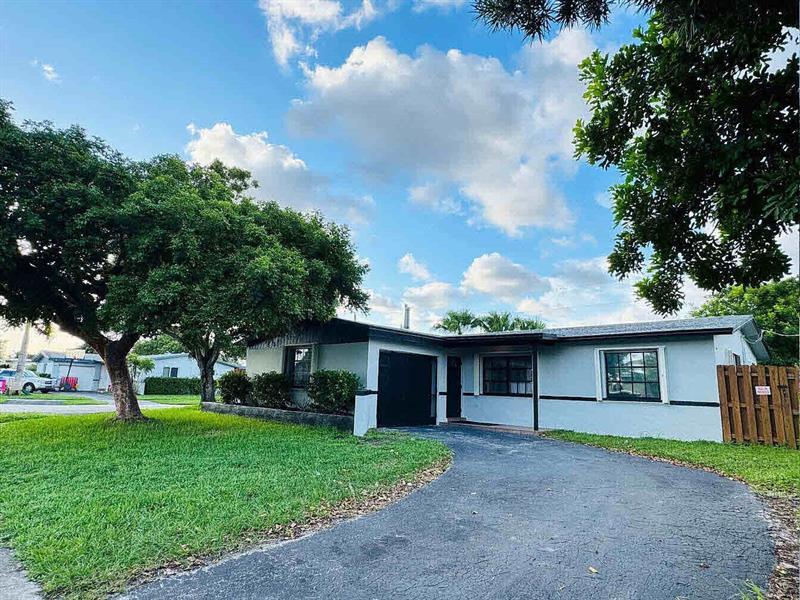 Foto principal - 9171 NW 26th St