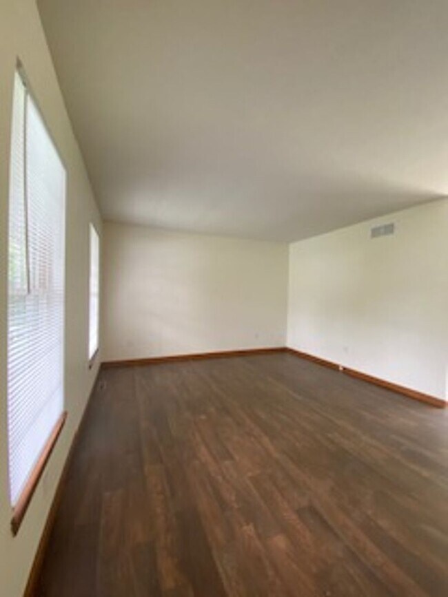 Foto del edificio - $500 OFF FIRST MONTH RENT - 3 Bedroom Home with 2 Car Attached Garage!