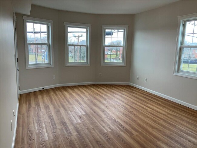 Foto del edificio - 131 Beverage Hill Ave