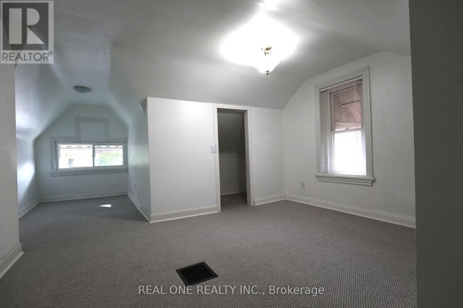 Building Photo - 148 Victoria Ave N