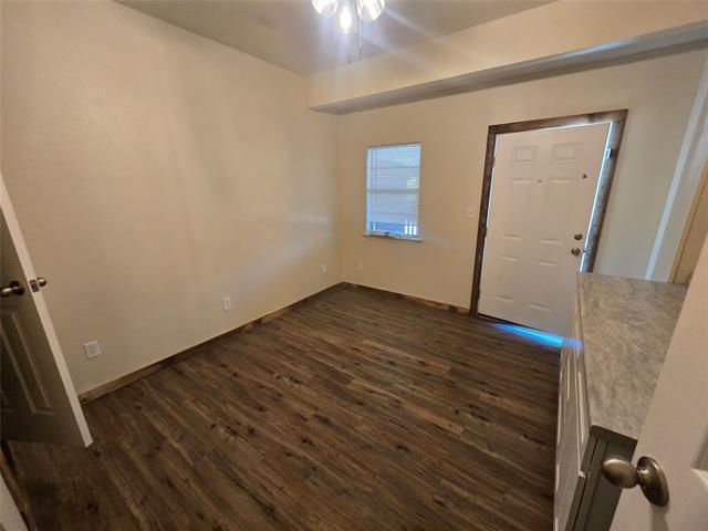 Foto del edificio - 217 E 3rd St