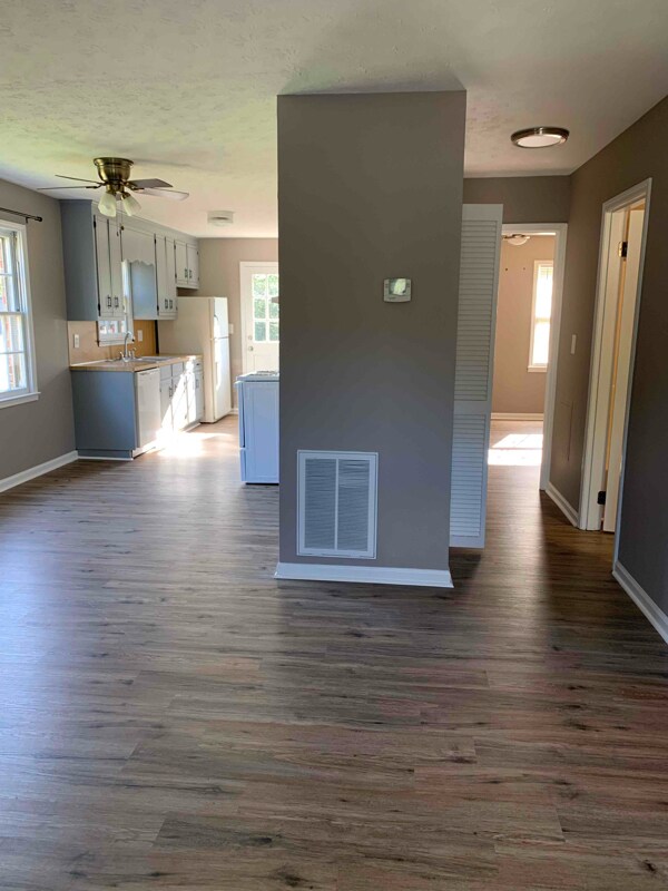 8 Casey Ln Unit A, Cartersville, GA 30121 Room for Rent in