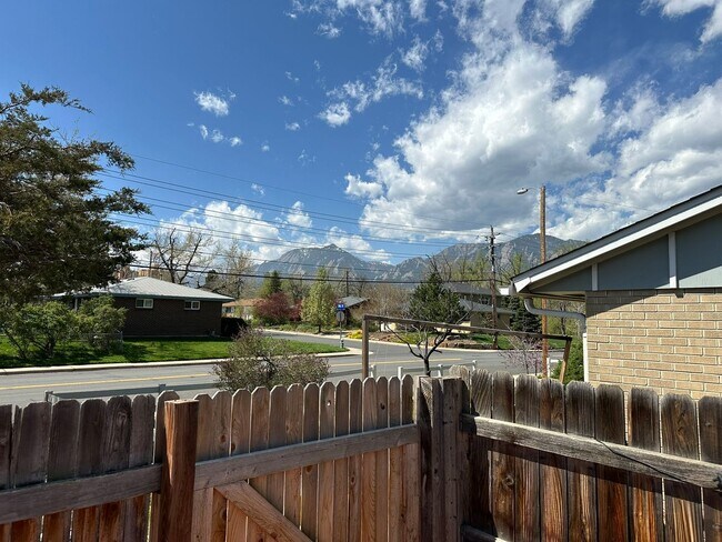 Foto del edificio - Convenient Location! Easy walk to CU Campu...