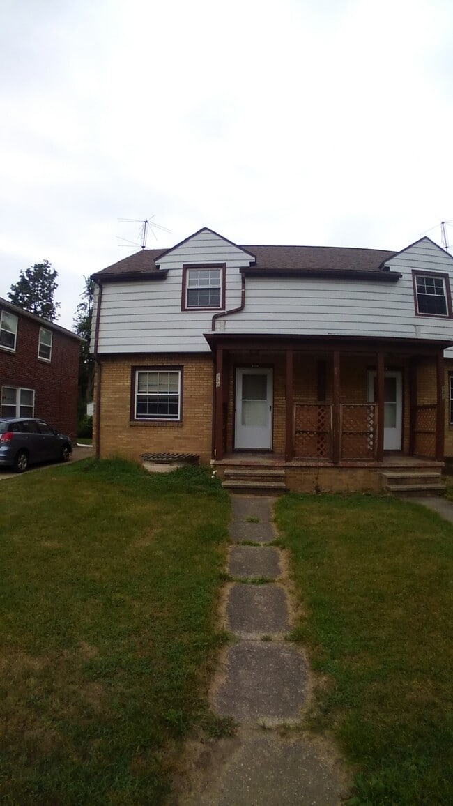 Building Photo - 939 Ann St