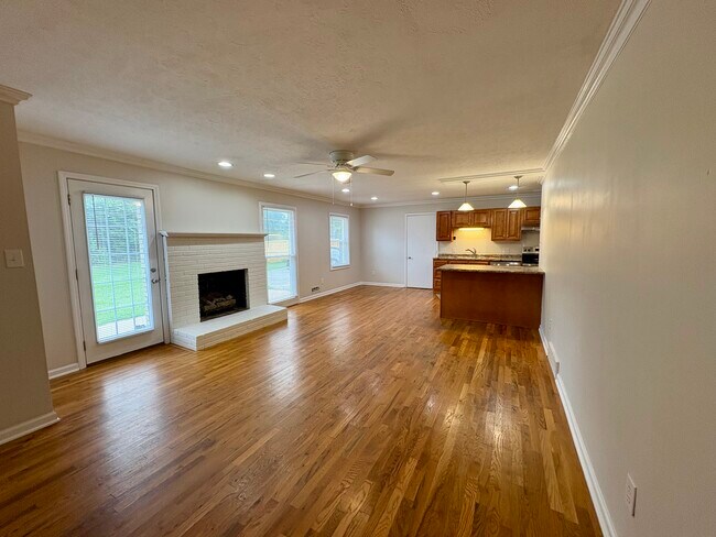 Building Photo - 2605 Yuma Dr