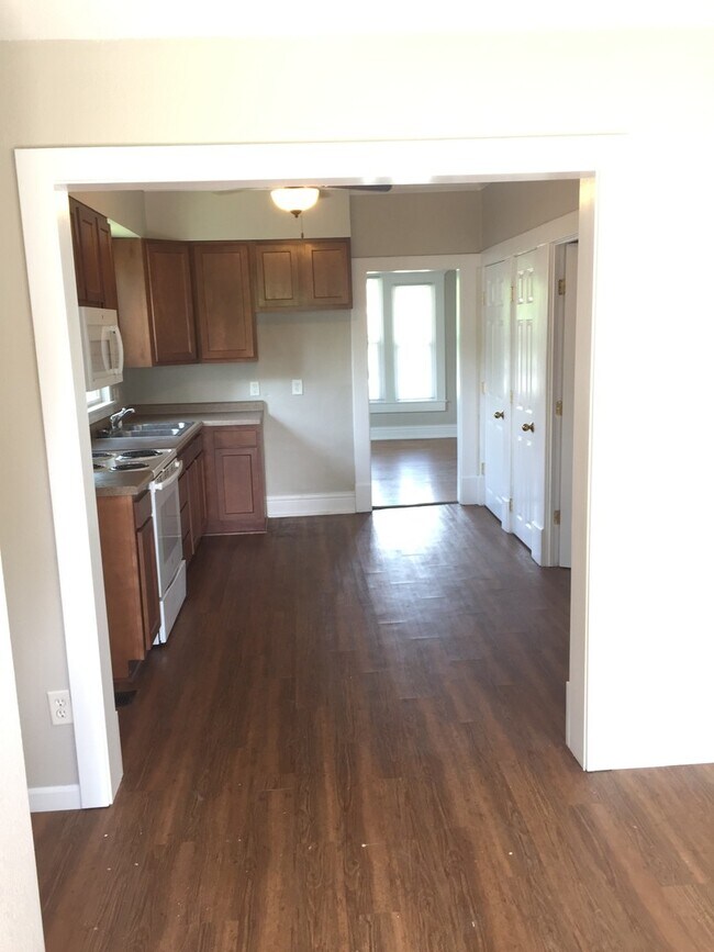 Building Photo - 2 Bedroom House in Boonville