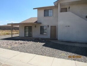 Building Photo - 2482 Fox Ave