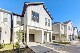 Building Photo - 8964 Zurcher Ln