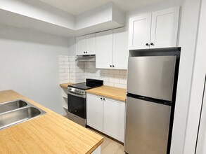 Building Photo - 360 Tecumseh Rd W