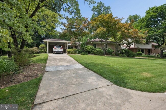 Building Photo - 7016 Hopewood St
