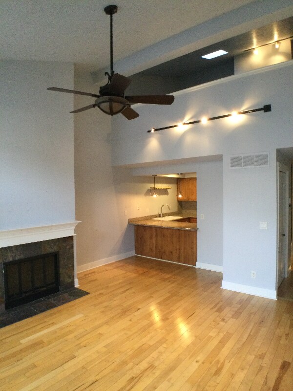 Foto del edificio - 745 E Warm Springs Ave