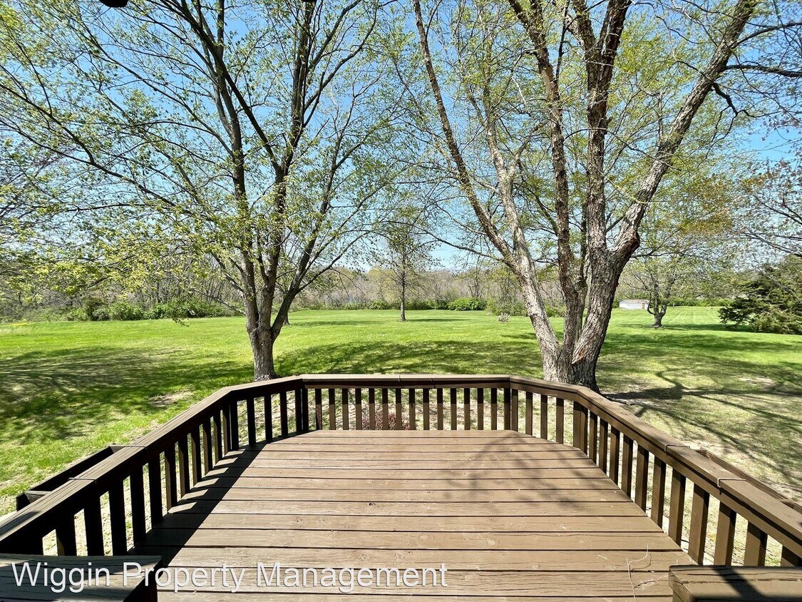 Building Photo - 3 br, 2 bath House - 4900 Lakeview Dr