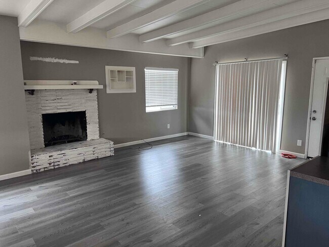 Foto del edificio - 17637 Sultana St