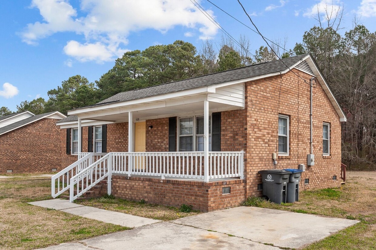 Primary Photo - Cute Remodeled home in Cul-de-sac