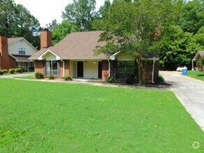 Building Photo - 502 Plymouth Ln