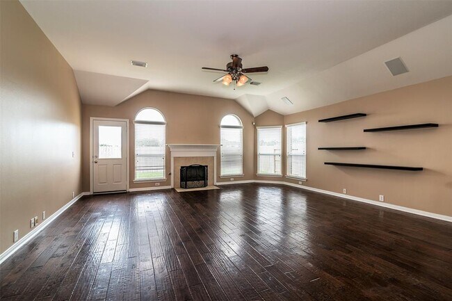 Foto del edificio - 8811 Sunforest Ln