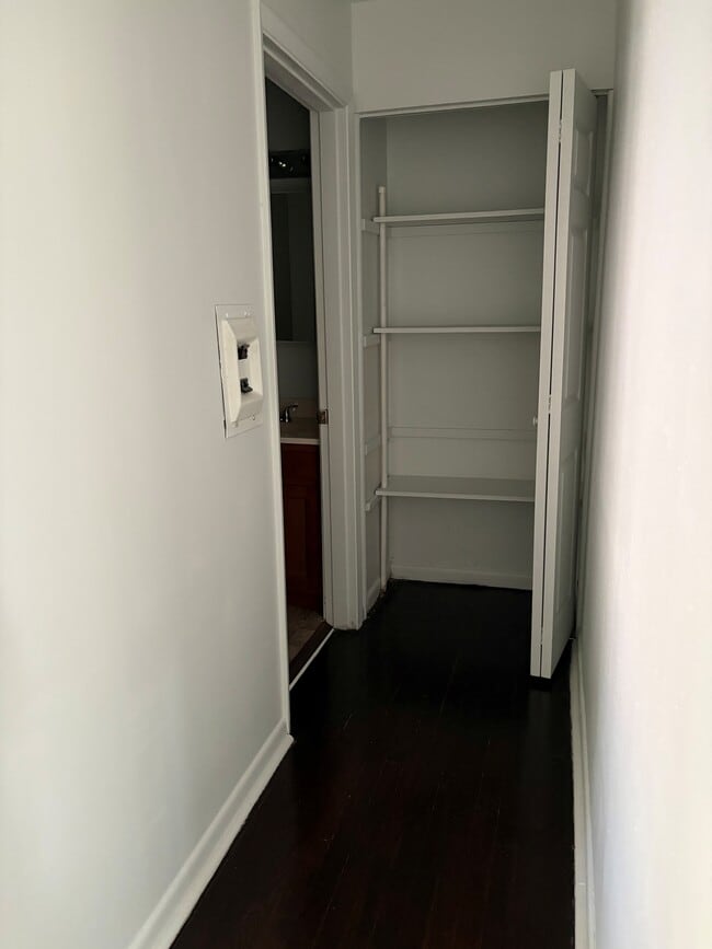 Building Photo - 2601 Chesterfield Ct