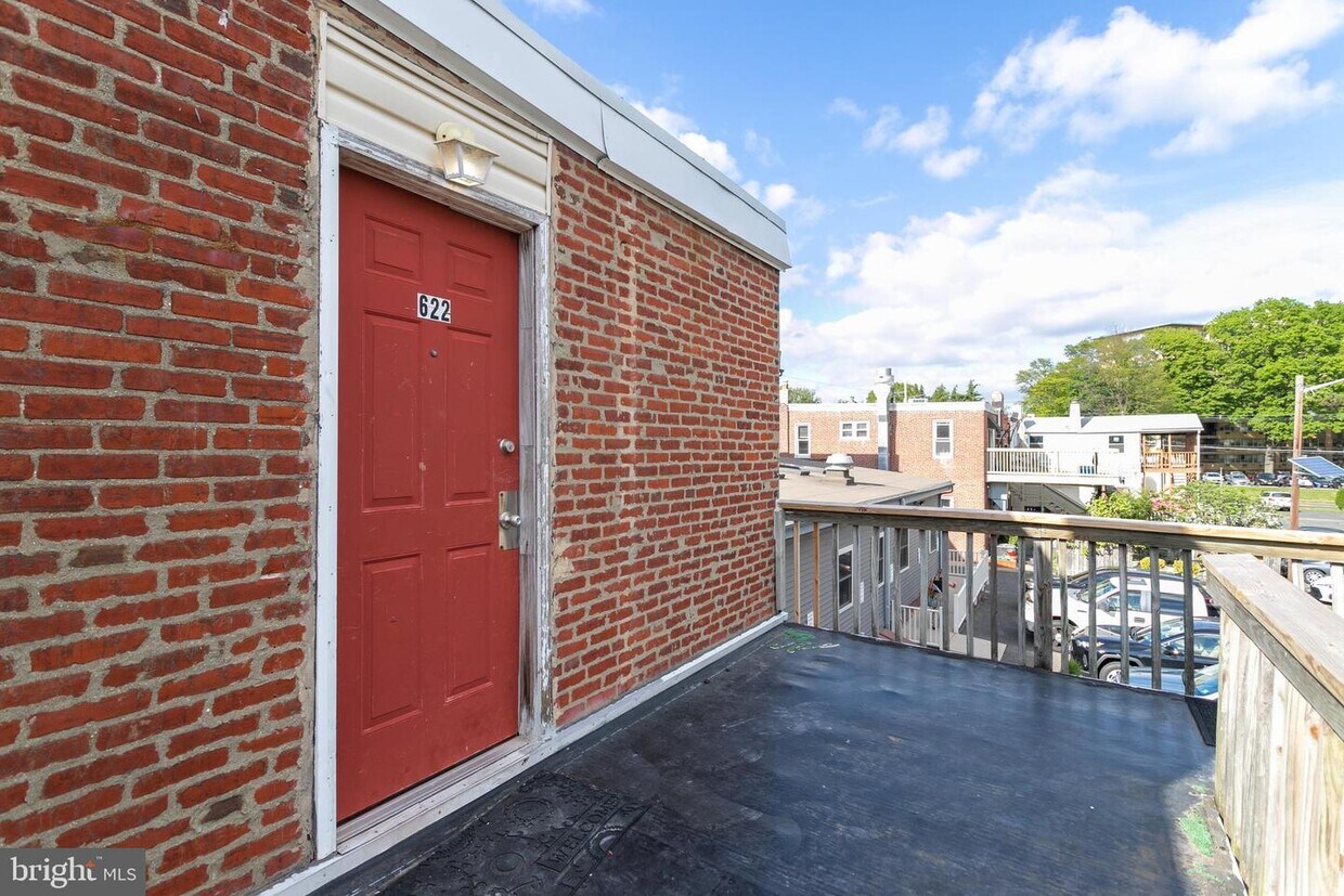 Primary Photo - 622 W Collings Ave