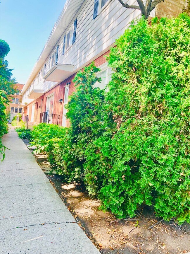 Foto del edificio - 2139 W Farwell Ave