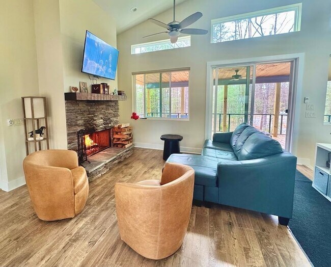 Building Photo - 1001 Sunset Rd