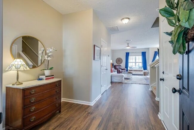 Foto del edificio - 8430 Charbay Cir