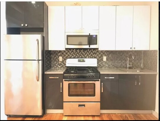 Building Photo - 707 St Johns Pl