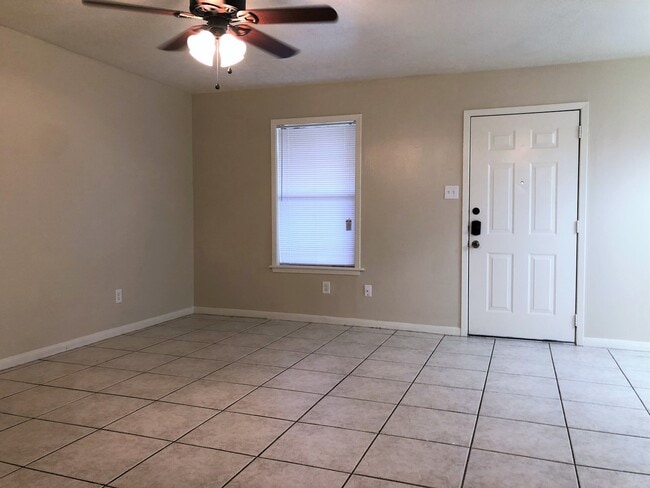 Building Photo - 615SB