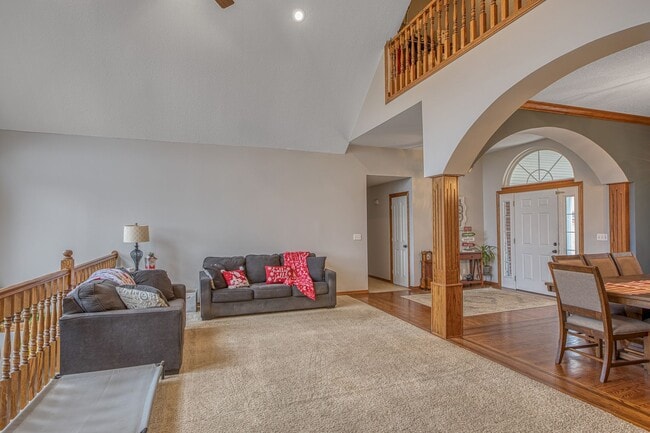 Building Photo - Highly desirable home in Briarbrook