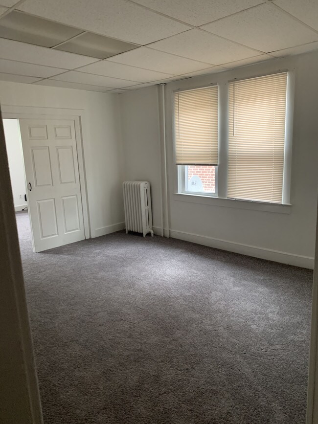 Building Photo - 875 Bellevue Ave