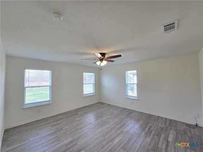 Building Photo - 907 E 3rd St