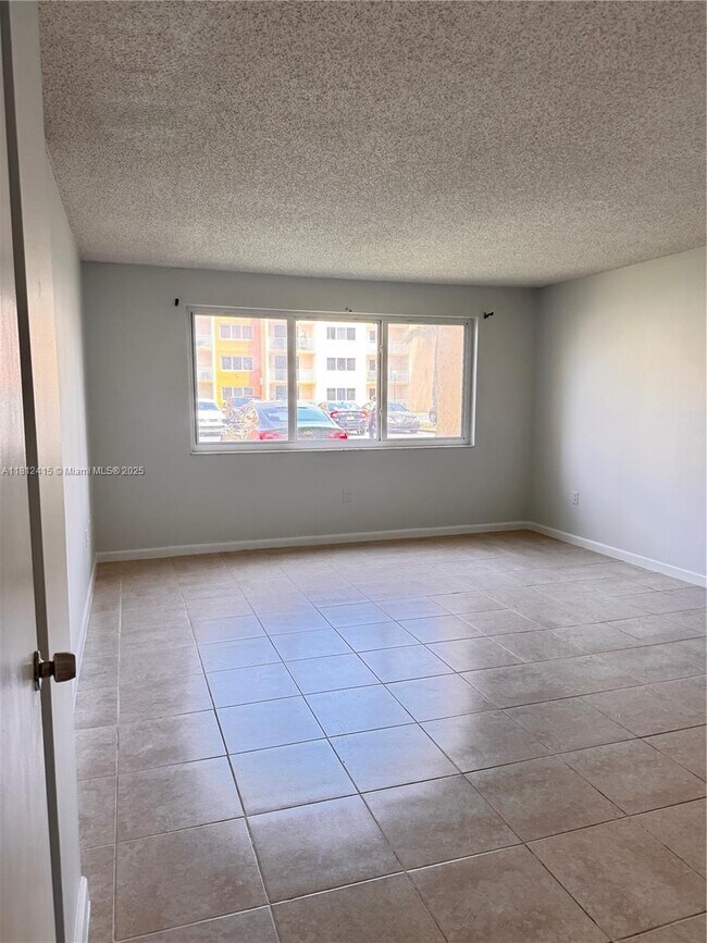 Foto del edificio - 6990 NW 186th St