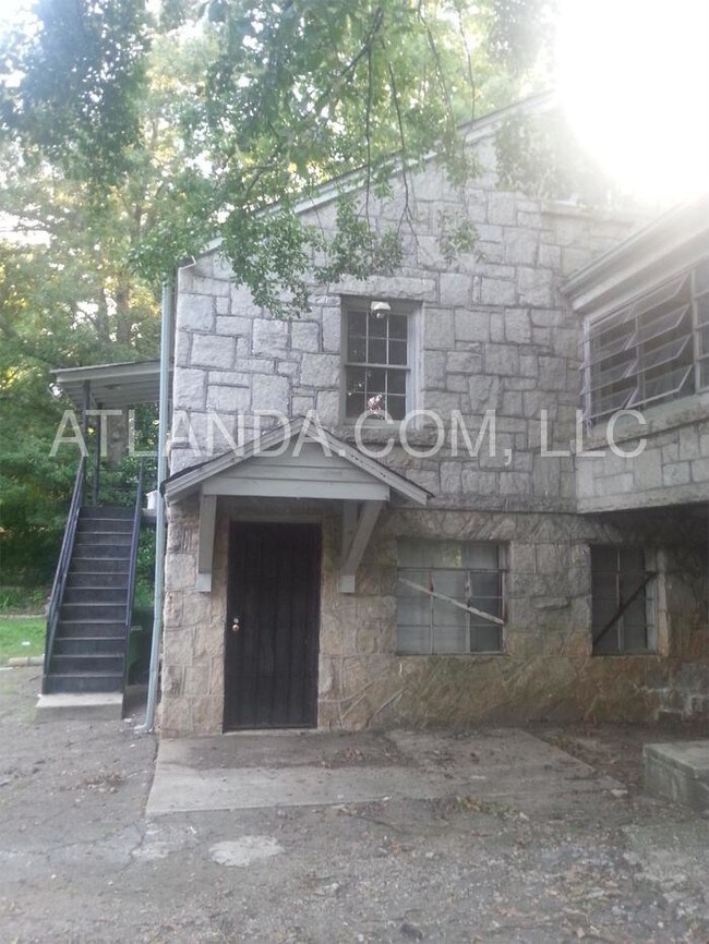 Building Photo - 1118 Fayetteville Rd SE
