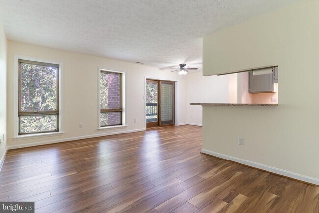 Building Photo - 23240 Rosewood Ct
