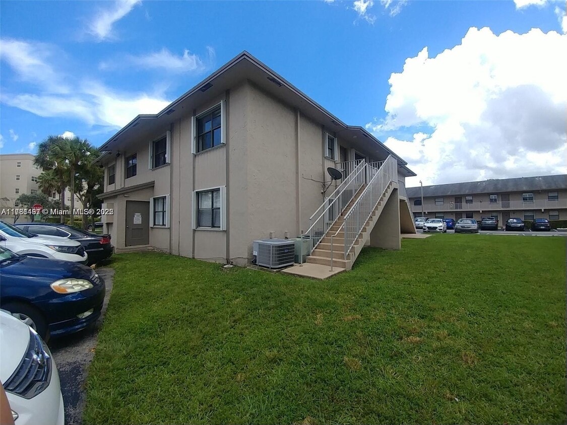 Primary Photo - 7662 SW 152nd Ave