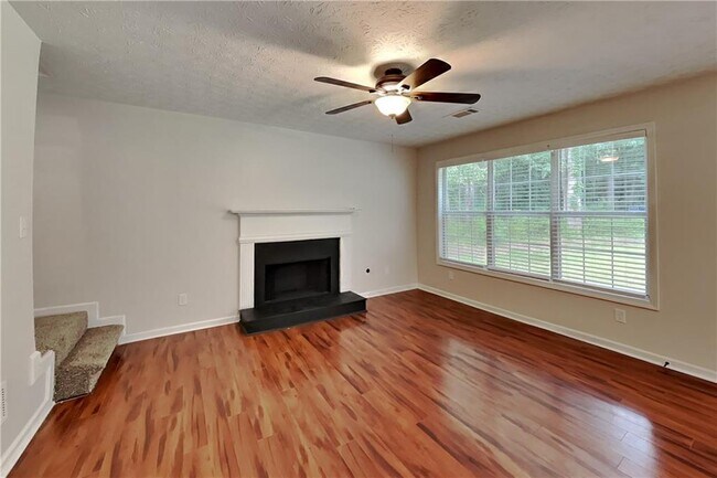 Foto del edificio - 7318 Coral Lake Dr