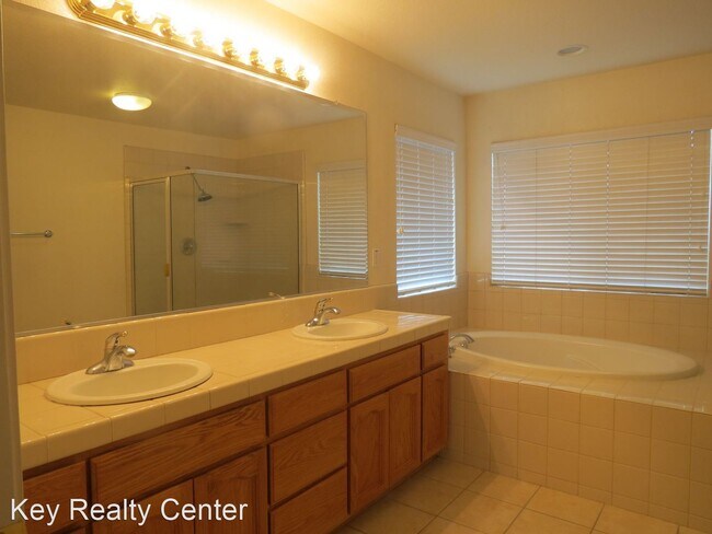Building Photo - 4 br, 3 bath House - 8999 Silver Bay Way