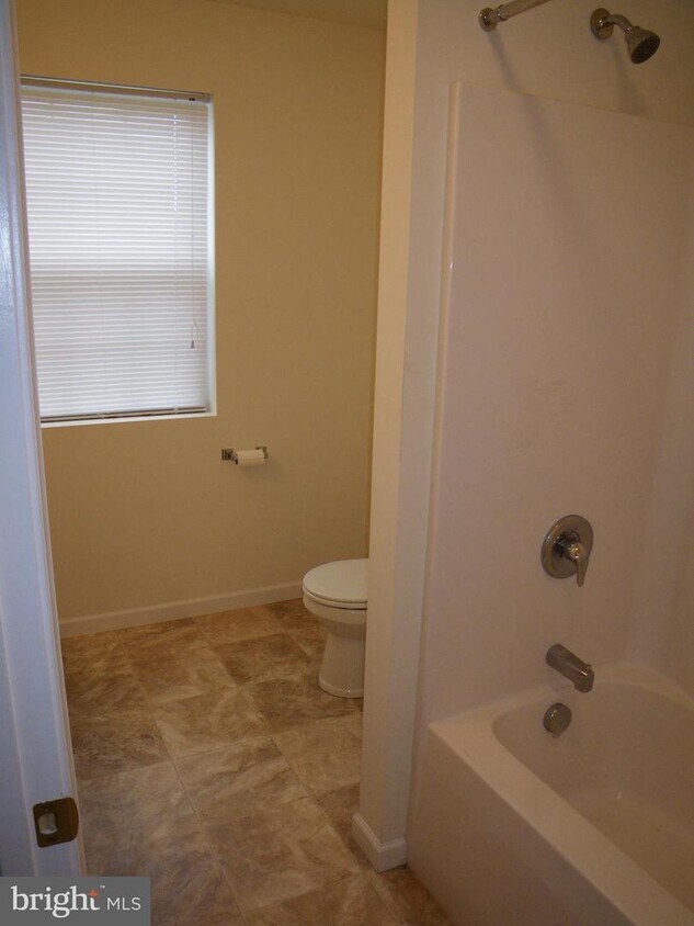 Primary Photo - 351 Lantern Ln