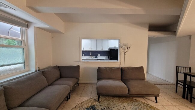 Foto del edificio - 275 Maple Ave