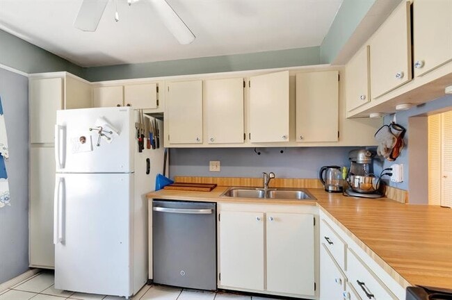 Building Photo - 100 Lake Meryl Dr