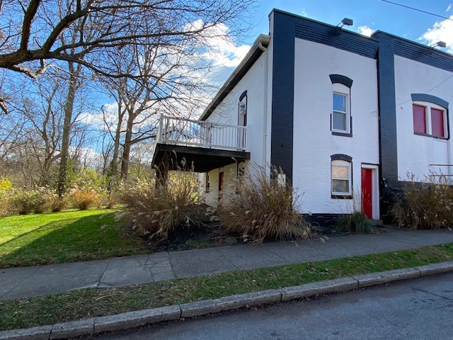 Balcony & Deck - 132 Twain Ave