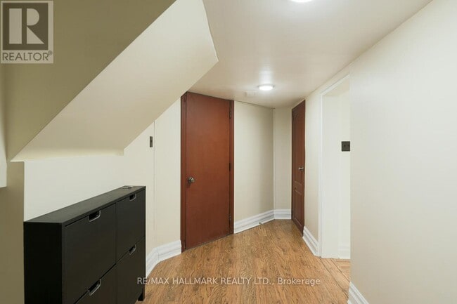 Building Photo - 659 Kipling Ave