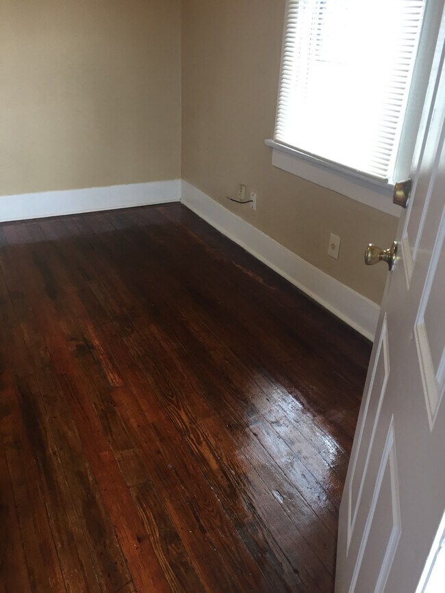 Sala de estar - 1502 Piety St