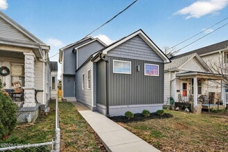 Building Photo - 914 Ash St