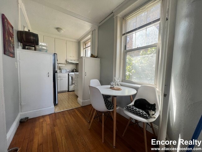 Building Photo - 114 Riverway