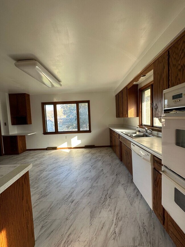 Foto del edificio - NW, Rochester, House for rent with hardwoo...