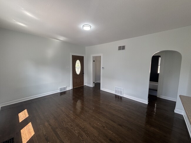 Building Photo - 1717 W Taft St