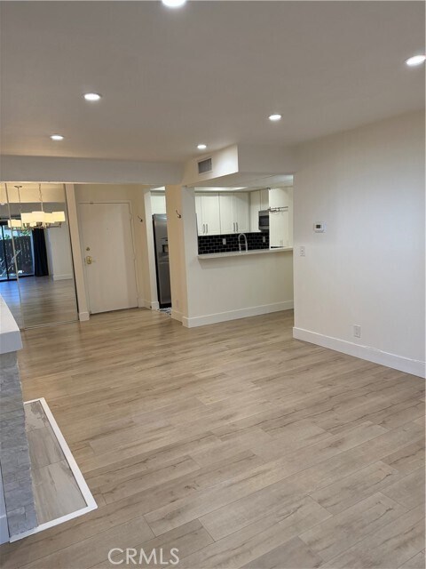 Foto del edificio - 6275 Canoga Ave